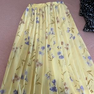 Leslie Fay vintage yellow floral pleated skirt
